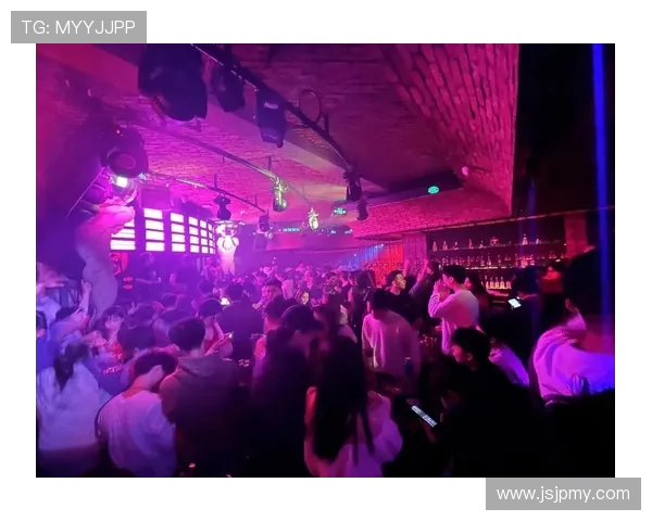 聚会必备的趣味酒吧游戏推荐让你的夜晚更加狂欢刺激